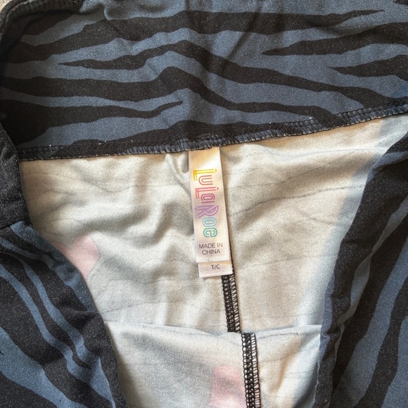 LuLaRoe Women’s Leggings with Black and Pink Heart Zebra Pattern - Picture 2 of 3